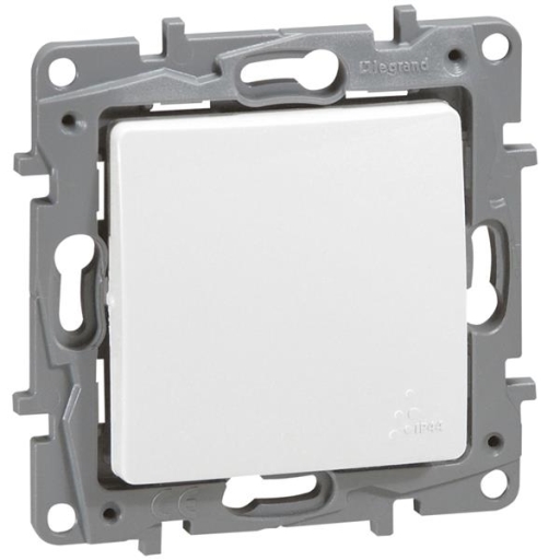 Niloé drukkn. IP44 spatwaterd. 6A 250V wit schroefbev.